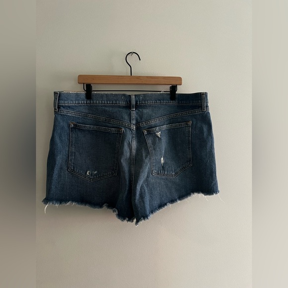 Abercrombie Mom Shorts High Rise Distressed Denim Cutoff NWT Size 34 - Picture 3 of 5